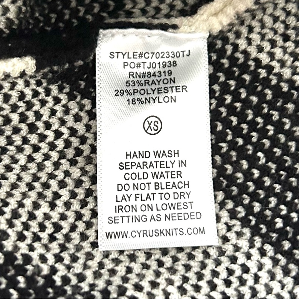 🍒NWT Women’s CYRUS Black/Cream Sweater with Zebra Pattern. Size: Extra Small - Picture 7 of 14